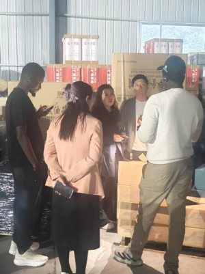 GKP e Etela Setsi sa Likarolo Tsa Likoloi sa Senegal e Etela Sebaka sa Bobolokelo: E laela likarolo tse ngata tsa HOWO & SHACMAN ka Thomello ea Hanghang